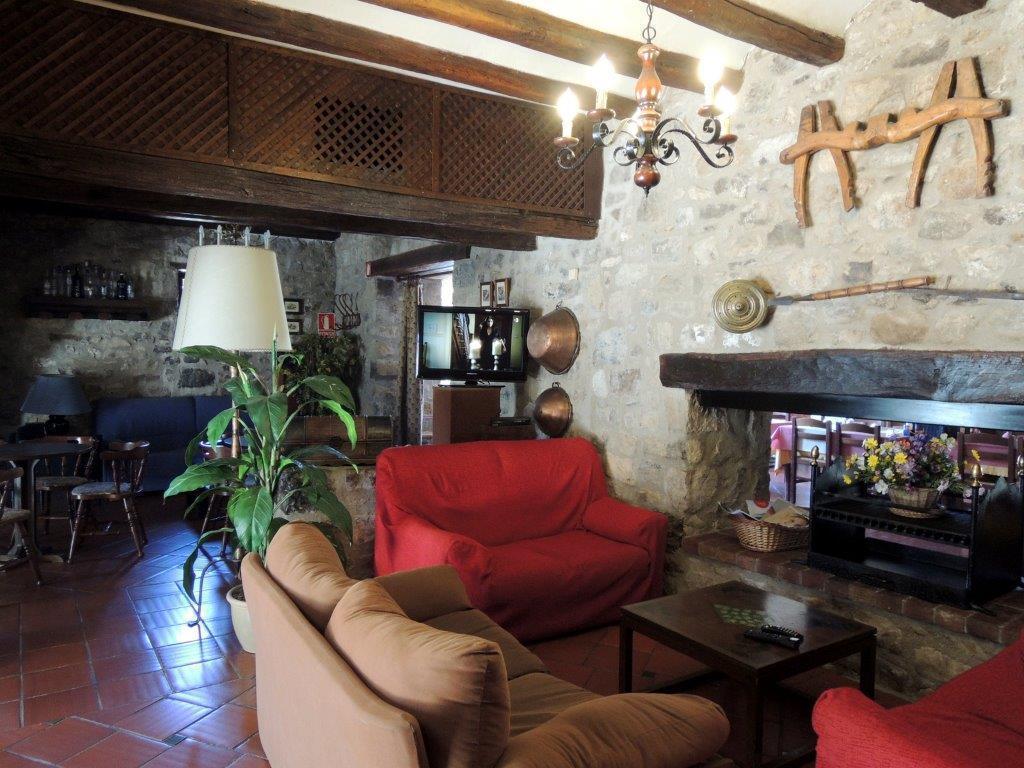 Hostal De La Rovira Oix Exterior foto