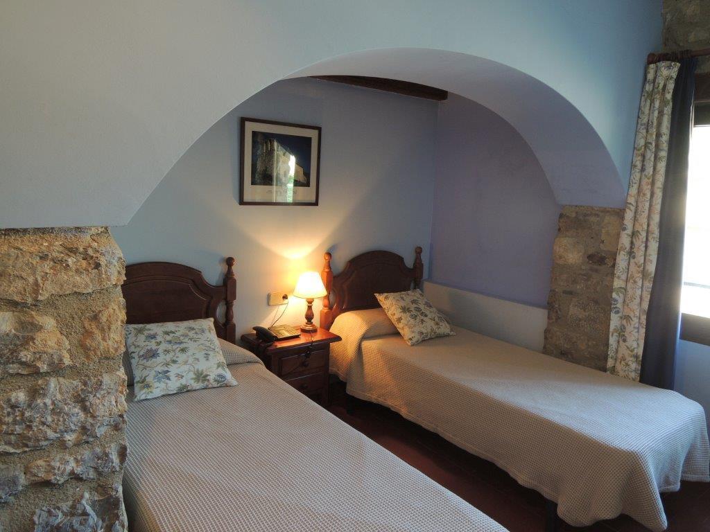 Hostal De La Rovira Oix Exterior foto